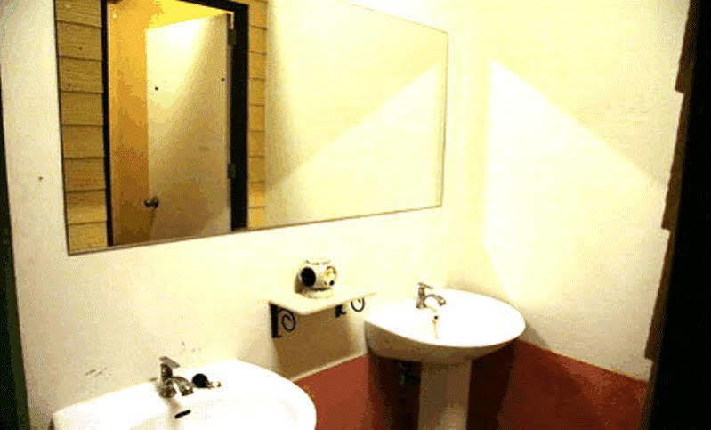 Patong Backpacker Hostel Екстер'єр фото