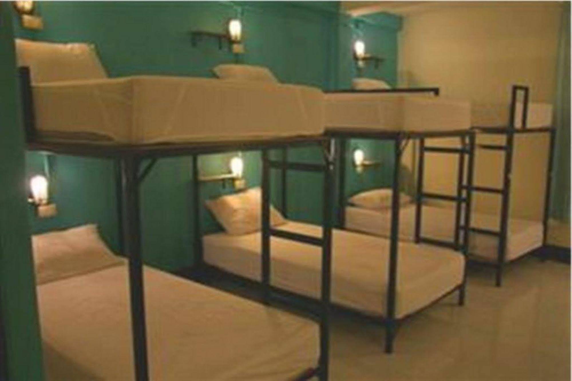 Patong Backpacker Hostel Екстер'єр фото